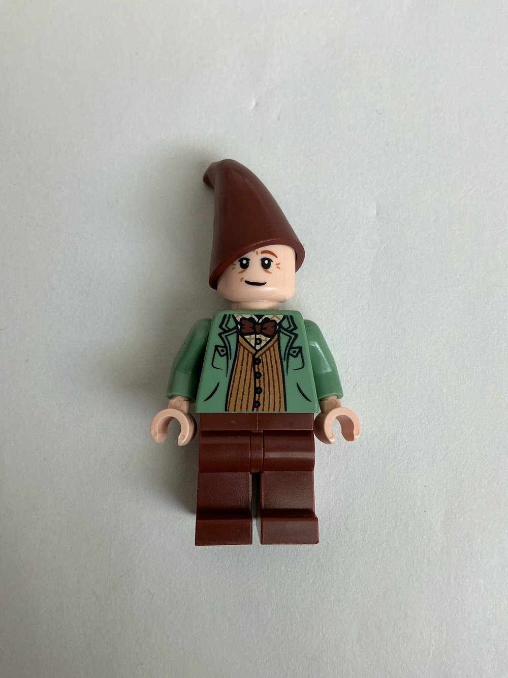 LEGO Arthur Weasley with Sand Green Jacket and Reddish Brown Legs Minifigure